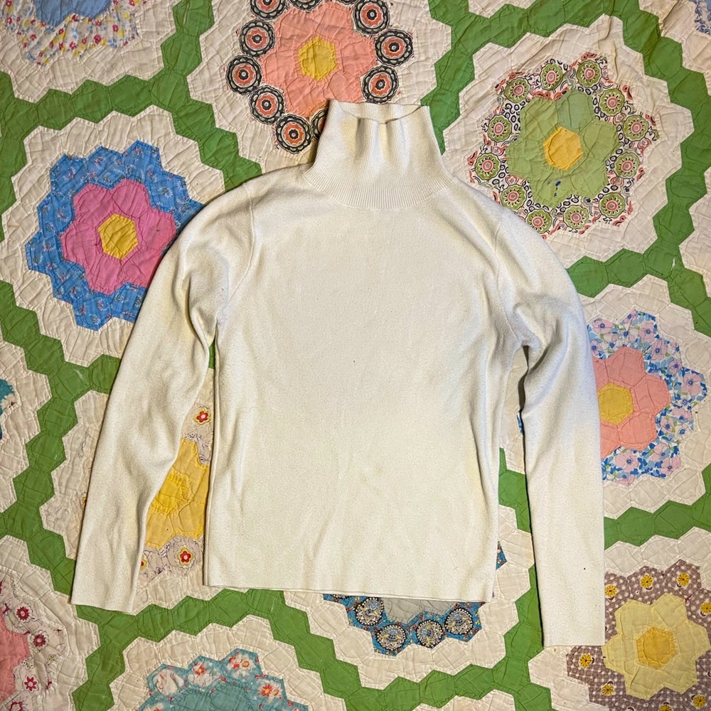 Small Cider White Turtle Neck